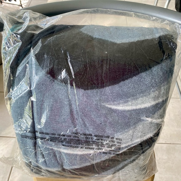 Blanket…Eagles blanket new still in bag.super soft - Picture 6 of 7